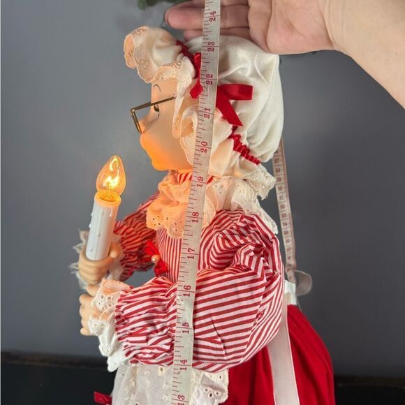 Vintage Motion-ettes of Christmas Life Like Mrs. Claus Lights Up Does Not Move - Picture 6 of 6